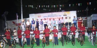 230 आदिवासी विद्यार्थ्यांच्या कलागुणांना वाव Ø उन्हाळी प्रशिक्षण शिबिराचा समारोप