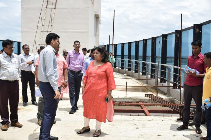 विभागीय आयुक्तांनी केली पाहणी (2)